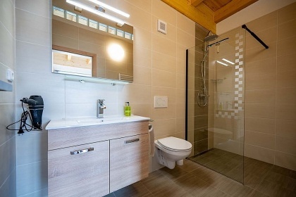 Chalupa baz�n a vinn� sklep - Mu�ovsk� jezera