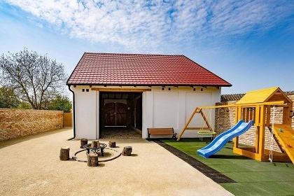 Chalupa baz�n a vinn� sklep - Mu�ovsk� jezera