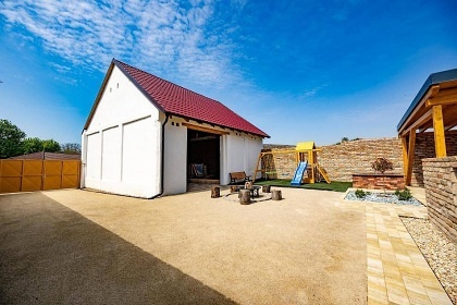 Chalupa baz�n a vinn� sklep - Mu�ovsk� jezera