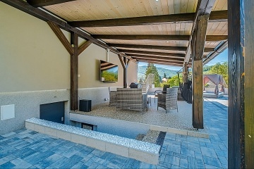 Apartm�nov� chata a baz�n - Jizerskohorsk� bu�iny