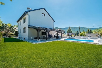 Apartm�nov� chata a baz�n - Jizerskohorsk� bu�iny