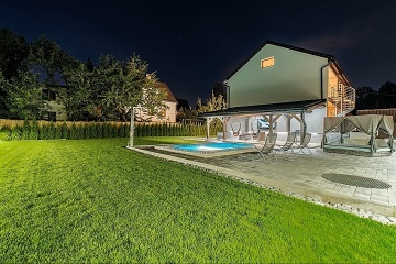 Apartm�nov� chata a baz�n - Jizerskohorsk� bu�iny