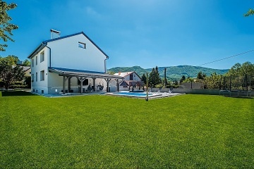 Apartm�nov� chata a baz�n - Jizerskohorsk� bu�iny