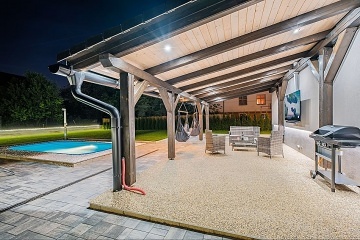 Apartm�nov� chata a baz�n - Jizerskohorsk� bu�iny