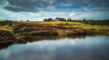 Apartm�nov� chata a baz�n - Jizerskohorsk� bu�iny