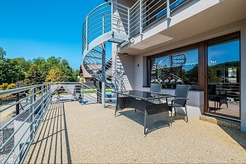 Apartm�nov� chata a baz�n - Jizerskohorsk� bu�iny