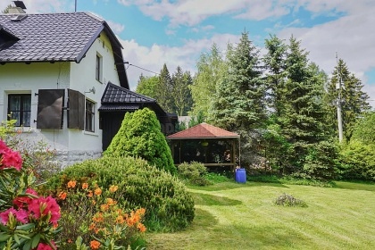 Chalupa u lesa - Kru�n� hory - hora Kl�novec