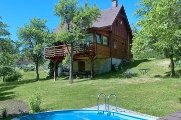 Chata terasa a baz�n - �esk� r�j a Krkono�e