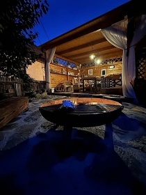 Wellness chalupa s kachlov�mi kamny - p�ehrada V�r