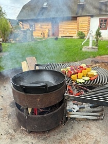 Wellness chalupa s kachlov�mi kamny - p�ehrada V�r