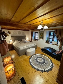 Wellness chalupa s kachlov�mi kamny - p�ehrada V�r