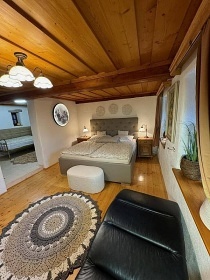 Wellness chalupa s kachlov�mi kamny - p�ehrada V�r