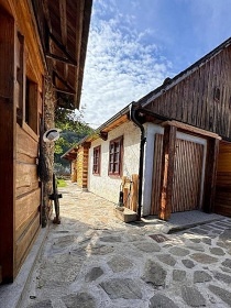 Wellness chalupa s kachlov�mi kamny - p�ehrada V�r