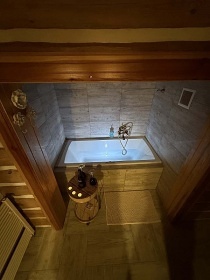 Wellness chalupa s kachlov�mi kamny - p�ehrada V�r