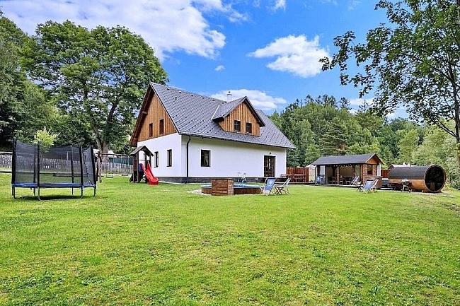 Wellness chalupa s baz�nem a kachlov�mi kamny