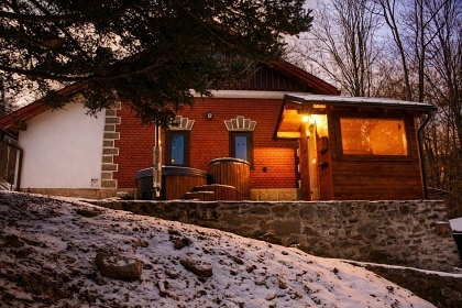 Wellness glamping v �dol� ���ky Ostru�n� - Su�ice