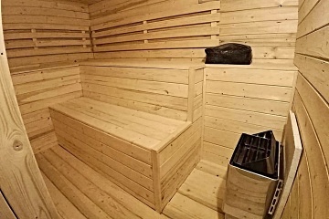 Wellness chalupa s baz�nem - hrad Lan�perk