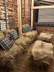 Wellness chalupa s baz�nem - hrad Lan�perk