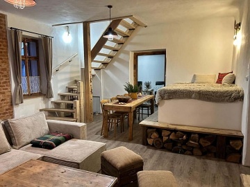 Wellness chalupa s baz�nem - hrad Lan�perk