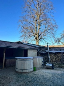 Wellness chalupa s baz�nem - hrad Lan�perk