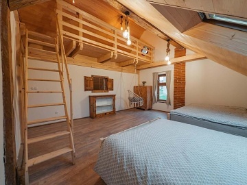 Wellness chalupa s baz�nem - hrad Lan�perk