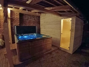 Wellness chalupa s baz�nem - v��ivka a koupac� sud