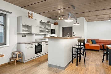 Wellness chalupa a vnit�n� baz�n - park Oslava