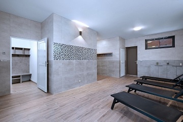 Wellness chalupa a vnit�n� baz�n - park Oslava