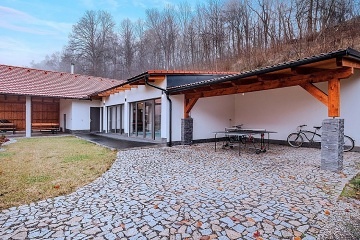 Wellness chalupa a vnit�n� baz�n - park Oslava