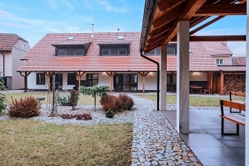 Wellness chalupa a vnit�n� baz�n - park Oslava