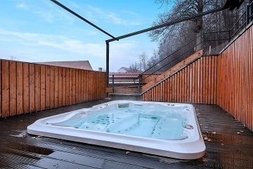 Wellness chalupa a vnit�n� baz�n - park Oslava