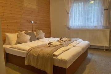 Chalupa pod Sn�kou u lesa - �psk� vodop�d