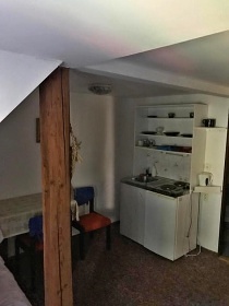 Chalupa a vnit�n� baz�n - vrch �al� - Krkono�e