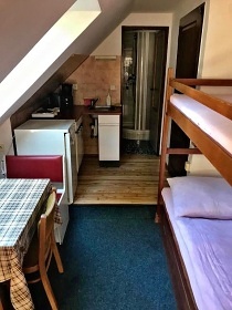 Chalupa a vnit�n� baz�n - vrch �al� - Krkono�e