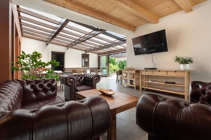 Chalupa s baz�nem - Venkovsk� usedlost Hlu��nsko