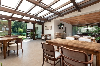 Chalupa s baz�nem - Venkovsk� usedlost Hlu��nsko