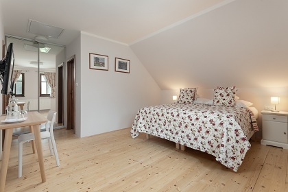 Chalupa s baz�nem - Venkovsk� usedlost Hlu��nsko