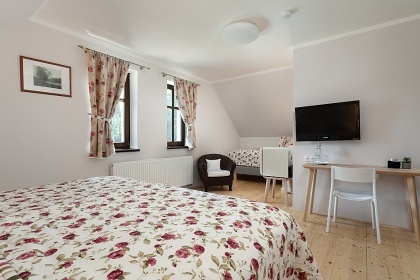 Chalupa s baz�nem - Venkovsk� usedlost Hlu��nsko