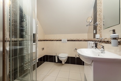 Chalupa s baz�nem - Venkovsk� usedlost Hlu��nsko