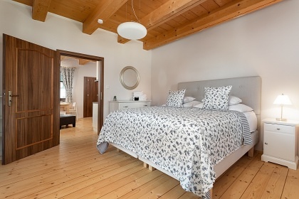 Chalupa s baz�nem - Venkovsk� usedlost Hlu��nsko