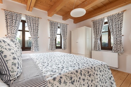 Chalupa s baz�nem - Venkovsk� usedlost Hlu��nsko