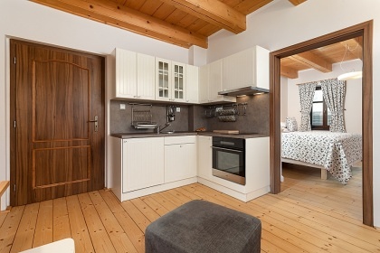 Chalupa s baz�nem - Venkovsk� usedlost Hlu��nsko