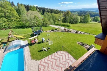 Chalupa s baz�nem - vrch �al� - Benecko - Krkono�e