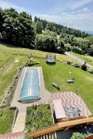 Chalupa s baz�nem - vrch �al� - Vrchlab� - Krkono�e