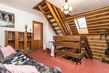 Chalupa s baz�nem - vrch �al� - Benecko - Krkono�e