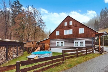 Roubenn� chalupa wellness a baz�n - �ern� hora