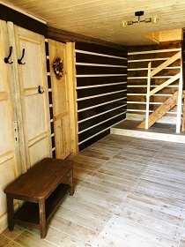 Rouben� chalupa a baz�n - v�hled na hrad Trosky