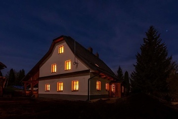 Chalupa s kachlov�mi kamny - Doln� Morava - Kr�l�ky