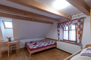 Chalupa s kachlov�mi kamny - Doln� Morava - Kr�l�ky