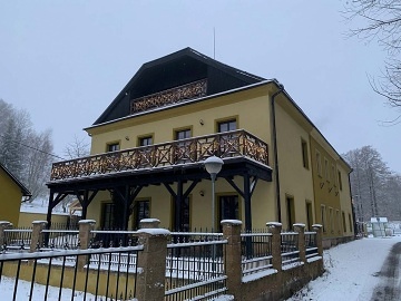 Velk� chalupa Zvi�ina - apartm�ny a vnit�n� baz�n